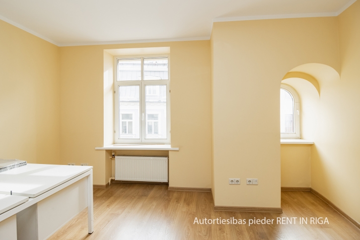 Объявление. Birojs ar kabinetu plānojumu prestižā un sakoptā namīpašumā Vecrīgā.  Ērta piebraukšana no Цена: 1034 EUR/мес. Foto #6