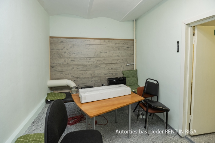 Sludinājumi. Tirdzniecības telpas 85 m2 platībā Valērijas Seiles ielā.  Telpās ir veikts remonts un ieklāta Cena: 250 EUR/mēn Foto #6