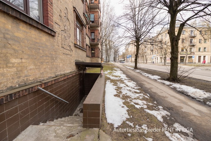 Sludinājumi. Tirdzniecības telpas 85 m2 platībā Valērijas Seiles ielā.  Telpās ir veikts remonts un ieklāta Cena: 250 EUR/mēn Foto #9