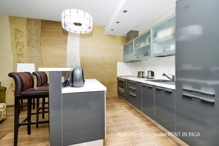 Sludinājumi. Tiek pārdots patiesi plašs un ērts dzīvoklis Dzintaros, šis dzīvoklis radīs īstu kurorta un Cena: 275000 EUR Foto #4