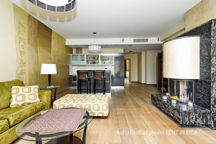 Sludinājumi. Tiek pārdots patiesi plašs un ērts dzīvoklis Dzintaros, šis dzīvoklis radīs īstu kurorta un Cena: 275000 EUR Foto #3