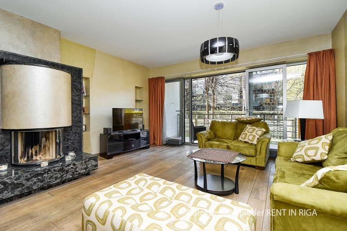 Sludinājumi. Tiek pārdots patiesi plašs un ērts dzīvoklis Dzintaros, šis dzīvoklis radīs īstu kurorta un Cena: 275000 EUR Foto #1