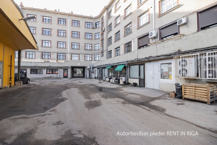 Sludinājumi. Tiek piedāvātas pagrabstāva telpas pie Vidzemes tirgus par zemu cenu.  Telpas atrodas izdevīgā Cena: 100 EUR/mēn Foto #2