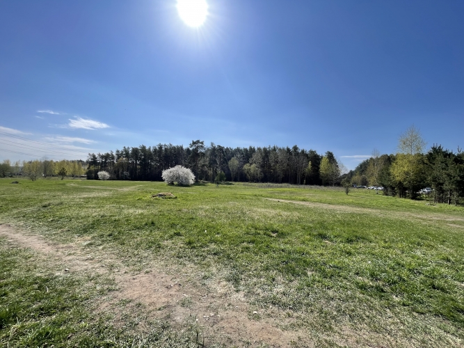 Sludinājumi. Pārdod Zemi Pļavniekos. Apkārtnē atrodas veiksmīgi realizētie daudzīvokļu māju projekti. Īpašums Cena: 549840 EUR Foto #1