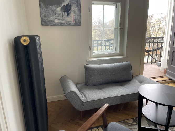 Sludinājumi. Tiek izīrēts 2 istabu dzīvoklis ar balkonu prestīžajā  Bibliotēkas nama ēkā. Ēka celta 1910.gadā Cena: 780 EUR/mēn Foto #6