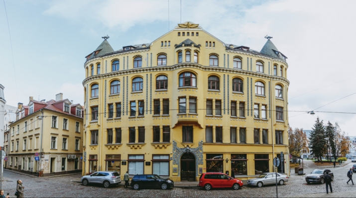 Sludinājumi. Iznomā biroja telpas vēsturiskajā \'Kaķu mājā\'.  + Lokācija; + tuvumā restorāni, kafejnīcas un Cena: 255 EUR/mēn Foto #9