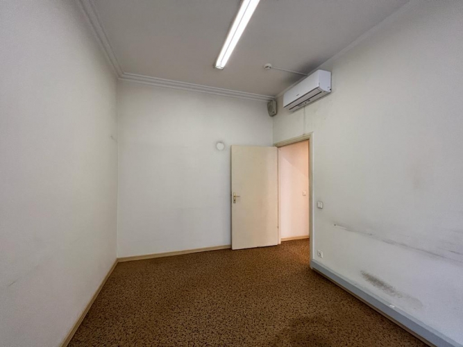 Sludinājumi. Iznomā biroja telpas vēsturiskajā \'Kaķu mājā\'.  + Lokācija; + tuvumā restorāni, kafejnīcas un Cena: 255 EUR/mēn Foto #3