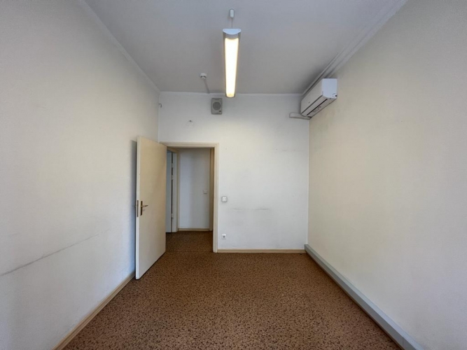 Sludinājumi. Iznomā biroja telpas vēsturiskajā \'Kaķu mājā\'.  + Lokācija; + tuvumā restorāni, kafejnīcas un Cena: 255 EUR/mēn Foto #6