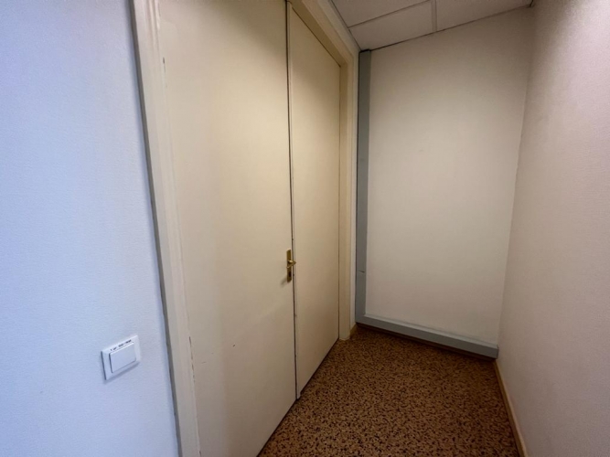 Sludinājumi. Iznomā biroja telpas vēsturiskajā \'Kaķu mājā\'.  + Lokācija; + tuvumā restorāni, kafejnīcas un Cena: 255 EUR/mēn Foto #7