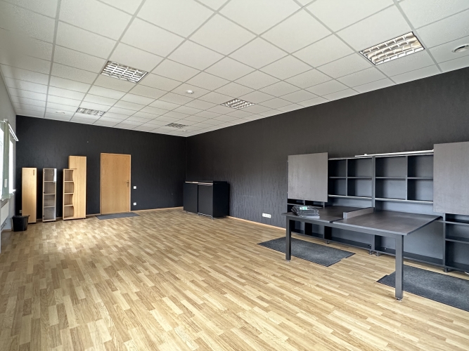 Sludinājumi. Birojs biroju un noliktavu kompleksa pagalma ēkā.  Fiksēta nomas maksa.  Atsevišķa maksa par Cena: 408 EUR/mēn Foto #1