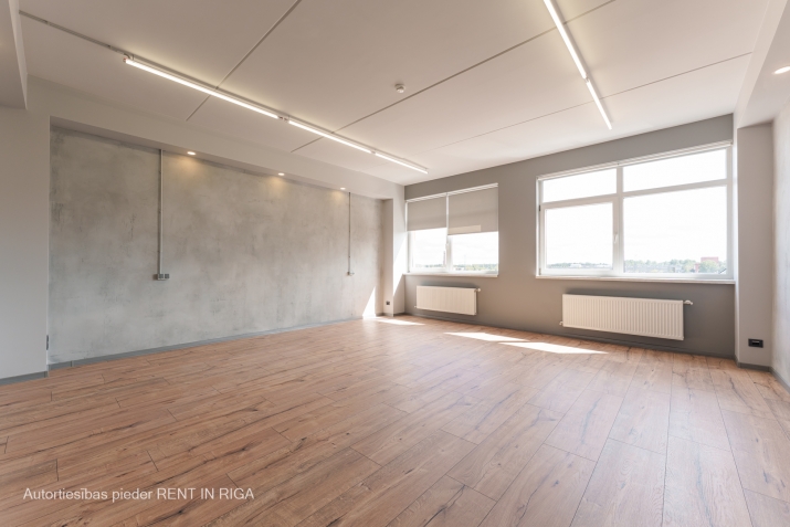 Sludinājumi. Birojs renovētā ēkā Pļavniekos. 10 EUR/m2+ PVN, kuros iekļauti visi komunālie maksājumi. Telpas Cena: 2500 EUR/mēn Foto #4