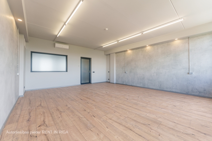 Sludinājumi. Birojs renovētā ēkā Pļavniekos. 10 EUR/m2+ PVN, kuros iekļauti visi komunālie maksājumi. Telpas Cena: 2500 EUR/mēn Foto #9