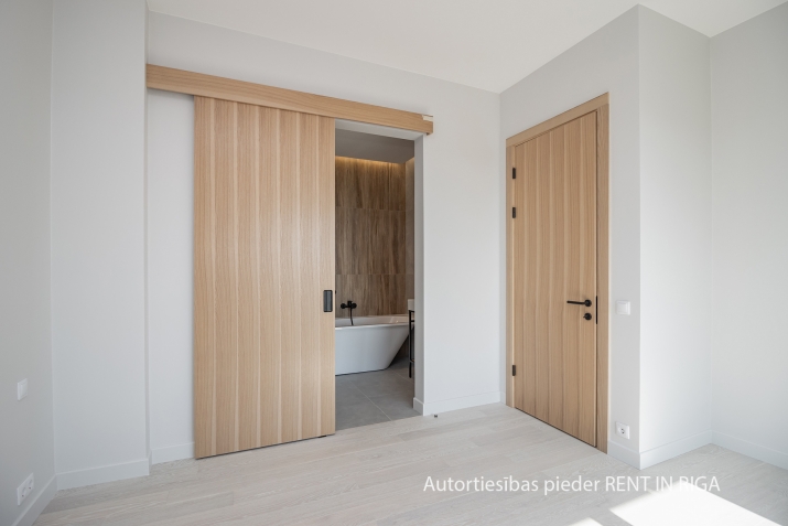 Sludinājumi. Pārdod trīsistabu dzīvokli jaunajā projektā Filozofu Rezidencē.  Dzīvoklis atrodas ēkas 11. stāvā. Cena: 285000 EUR Foto #8