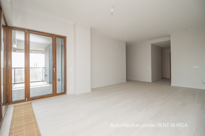 Sludinājumi. Pārdod trīsistabu dzīvokli jaunajā projektā Filozofu Rezidencē.  Dzīvoklis atrodas ēkas 11. stāvā. Cena: 285000 EUR Foto #3