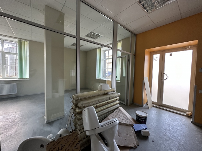 Sludinājumi. Iznomā telpas Čiekurkalnā.  Telpai ir medicīnas statuss. Pieejamas visas nepieciešamās Cena: 322 EUR/mēn Foto #3