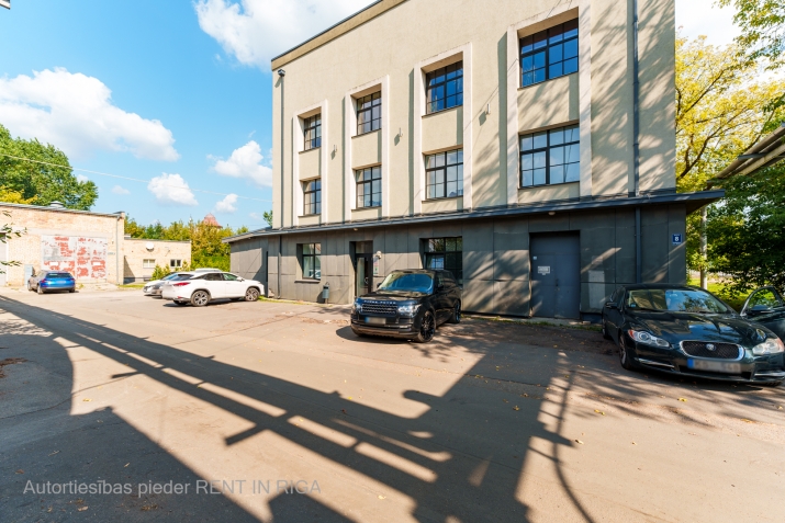 Sludinājumi. Iznomā telpas Čiekurkalnā.  Telpai ir medicīnas statuss. Pieejamas visas nepieciešamās Cena: 322 EUR/mēn Foto #7