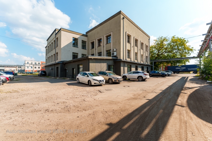 Sludinājumi. Iznomā telpas Čiekurkalnā.  Telpai ir medicīnas statuss. Pieejamas visas nepieciešamās Cena: 322 EUR/mēn Foto #6