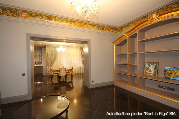 Sludinājumi. Pārdod 3 istabu dzīvokli klusajā centrā, Ausekļa ielā 3, Rīgā. - Augstais pirmais stāvs - Kopējā Cena: 272000 EUR Foto #1