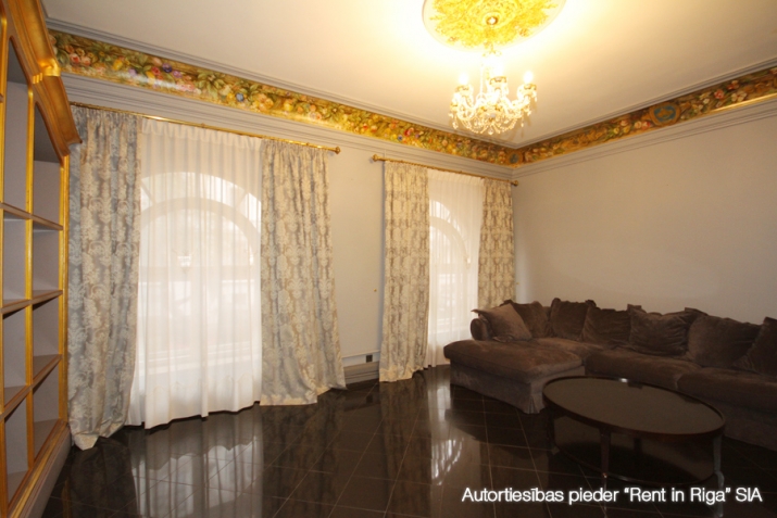 Sludinājumi. Pārdod 3 istabu dzīvokli klusajā centrā, Ausekļa ielā 3, Rīgā. - Augstais pirmais stāvs - Kopējā Cena: 272000 EUR Foto #2