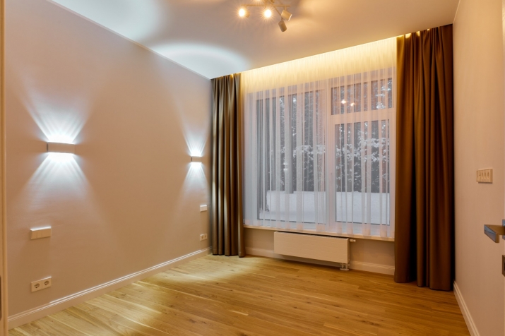 Sludinājumi. Ekskluzīvs dzīvokļis ar apdari un izeju uz teritoriju. Pārdomāts un ērts plānojums: plaša Cena: 468500 EUR Foto #3