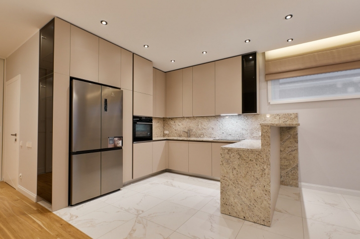 Sludinājumi. Ekskluzīvs dzīvokļis ar apdari un izeju uz teritoriju. Pārdomāts un ērts plānojums: plaša Cena: 468500 EUR Foto #1