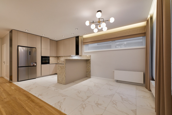 Sludinājumi. Ekskluzīvs dzīvokļis ar apdari un izeju uz teritoriju. Pārdomāts un ērts plānojums: plaša Cena: 468500 EUR Foto #2