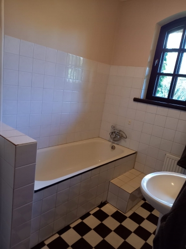 Sludinājumi. Īpašumā ietilpst dzīvojamā ēka 177 m2. Pirmajā stāvā ir koridors, viesistaba ar kamīnu, virtuve, Cena: 228000 EUR Foto #7