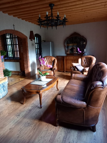 Sludinājumi. Īpašumā ietilpst dzīvojamā ēka 177 m2. Pirmajā stāvā ir koridors, viesistaba ar kamīnu, virtuve, Cena: 228000 EUR Foto #8