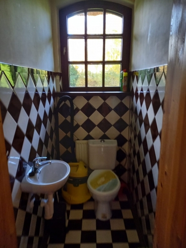 Sludinājumi. Īpašumā ietilpst dzīvojamā ēka 177 m2. Pirmajā stāvā ir koridors, viesistaba ar kamīnu, virtuve, Cena: 228000 EUR Foto #9