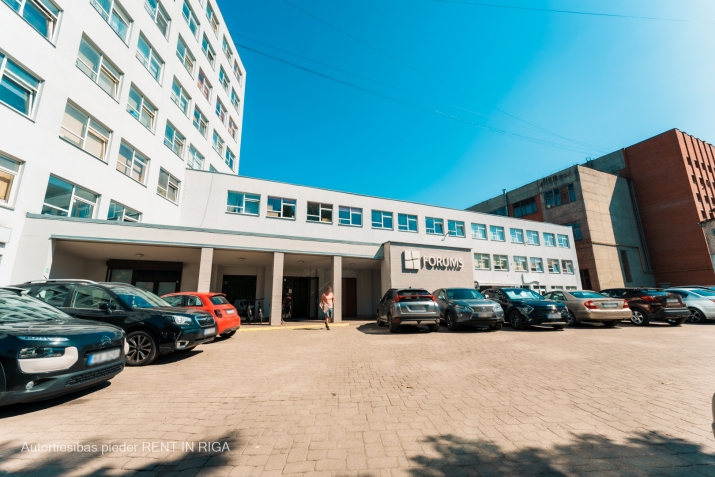 Sludinājumi. Biroja telpas biznes centrā \'Forums\'  + 1 telpa labā stāvoklī, aprīkota ar LED lampām un  Cena: 228 EUR/mēn Foto #4