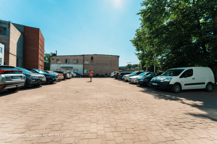 Sludinājumi. Biroja telpas biznes centrā \'Forums\'  + 1 telpa labā stāvoklī, aprīkota ar LED lampām un  Cena: 228 EUR/mēn Foto #5