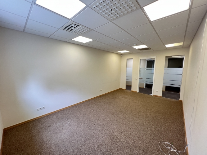 Sludinājumi. Piedāvājumā biroja telpas Tērbatas iela 74a.  + 2. stāvs; + Lieliska lokācija pilsētas centrā; + Cena: 259 EUR/mēn Foto #3