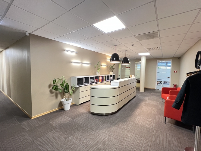 Sludinājumi. Piedāvājumā biroja telpas Tērbatas iela 74a.  + 2. stāvs; + Lieliska lokācija pilsētas centrā; + Cena: 259 EUR/mēn Foto #8