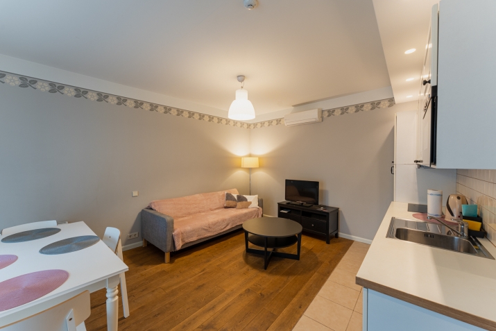 Sludinājumi. Pašā Jūrmalas centrā, Jomas ielā, piedāvājam īrēt apartamentus ar kopējo platību 62 m2. Projekts Cena: 600 EUR/mēn Foto #3