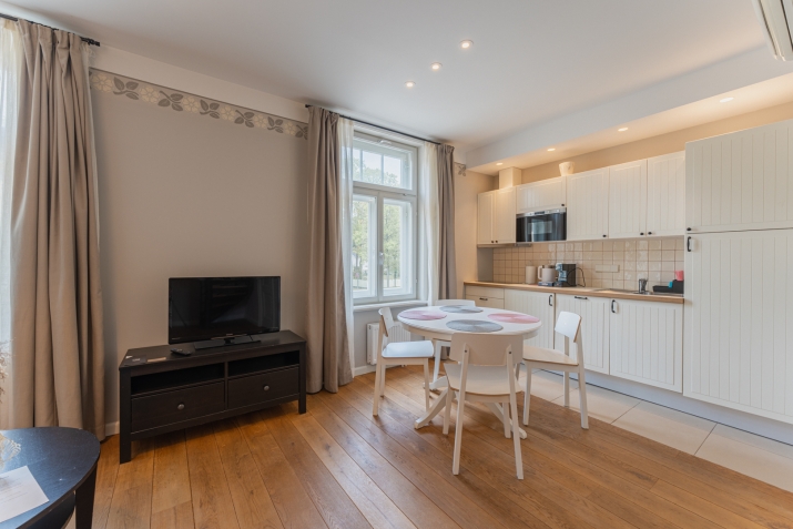 Sludinājumi. Pašā Jūrmalas centrā, Jomas ielā, piedāvājam īrēt apartamentus ar kopējo platību 67 m2. Projekts Cena: 600 EUR/mēn Foto #1