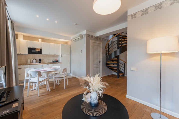 Sludinājumi. Pašā Jūrmalas centrā, Jomas ielā, piedāvājam īrēt apartamentus ar kopējo platību 67 m2. Projekts Cena: 600 EUR/mēn Foto #3