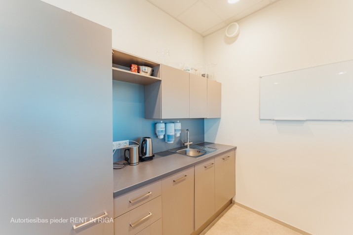 Sludinājumi. Atvērta tipa biroja telpas biroju ēkas Place Eleven.  Plānojums - atvērta tipa (open space) telpas, Cena: 8528 EUR/mēn Foto #6