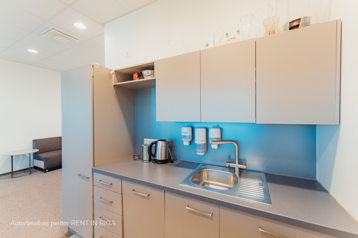 Sludinājumi. Atvērta tipa biroja telpas biroju ēkas Place Eleven.  Plānojums - atvērta tipa (open space) telpas, Cena: 8528 EUR/mēn Foto #7