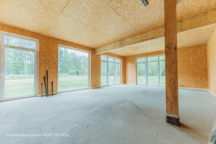 Sludinājumi. Piedāvājam iegādāties dvīņu mājas daļu meža ielokā  ideāls variants tiem, kas novērtē klusumu un Cena: 110000 EUR Foto #3