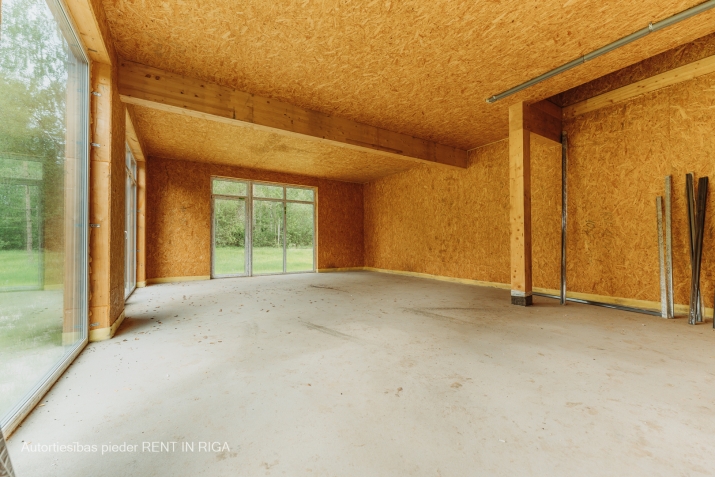 Sludinājumi. Piedāvājam iegādāties dvīņu mājas daļu meža ielokā  ideāls variants tiem, kas novērtē klusumu un Cena: 110000 EUR Foto #4