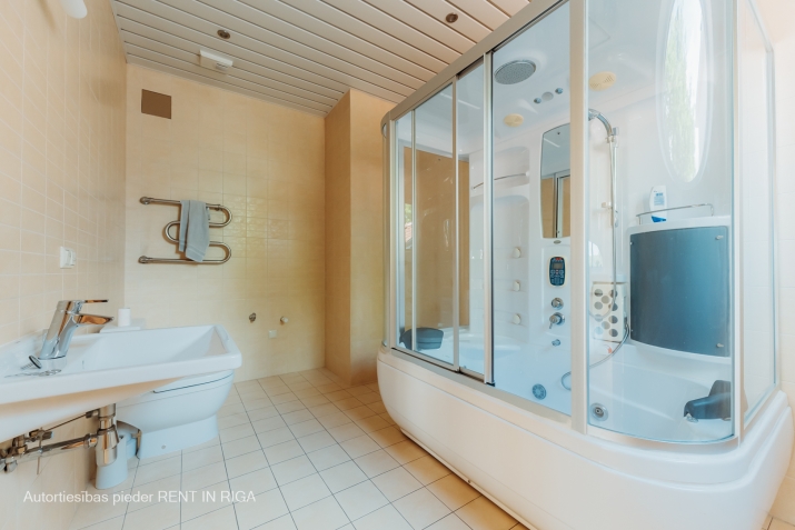 Sludinājumi. Tiek iznomātas gaišas, svaigi izremontētas biroja telpas Rīgas klusajā centrā. Birojs ar Cena: 1880 EUR/mēn Foto #5