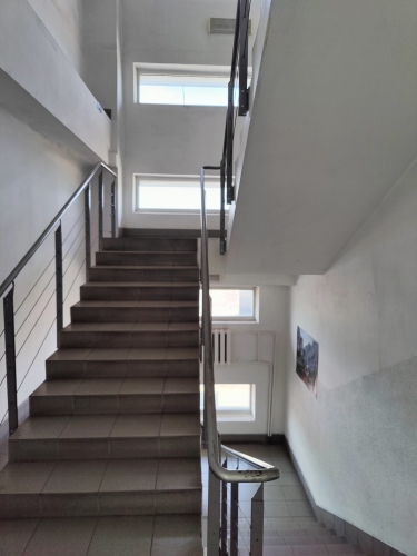 Sludinājumi. Iznomā biroja telpas 5 minūšu gājienā no Domina Shopping Braslas ielā 20.  1 telpa. Katrā stāvā ir Cena: 71 EUR/mēn Foto #3