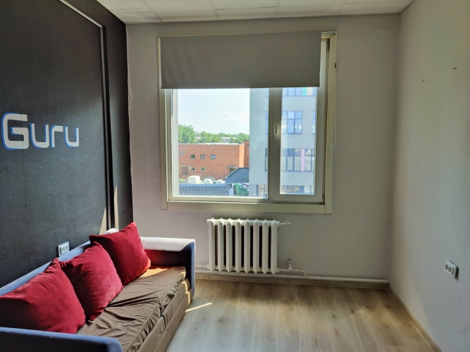 Sludinājumi. Iznomā biroja telpas 5 minūšu gājienā no Domina Shopping Braslas ielā 20.  2 telpas. Katrā stāvā ir Cena: 101 EUR/mēn Foto #2