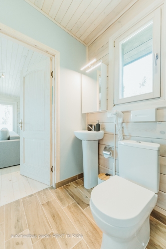 Sludinājumi. Jauna, pilnībā aprīkota brīvdienu māja ar 7 HA lielu zemi.  Ainaviska, skaista un neskarta vieta.  Cena: 79000 EUR Foto #6