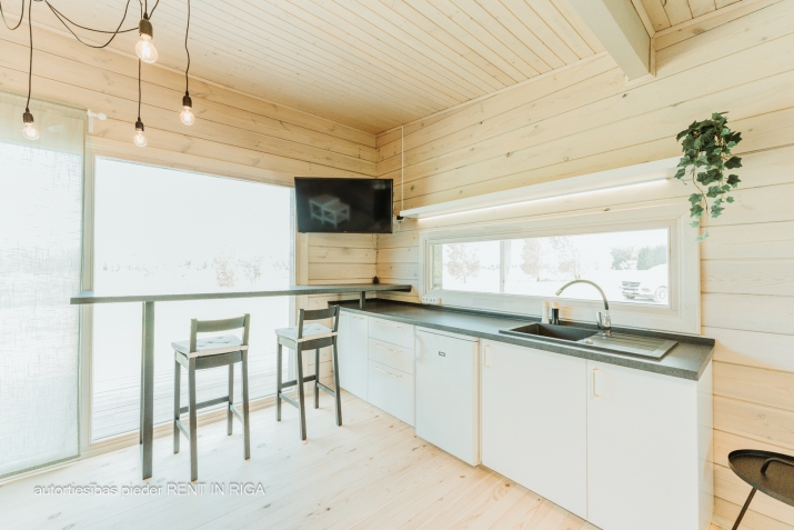 Sludinājumi. Jauna, pilnībā aprīkota brīvdienu māja ar 7 HA lielu zemi.  Ainaviska, skaista un neskarta vieta.  Cena: 79000 EUR Foto #4