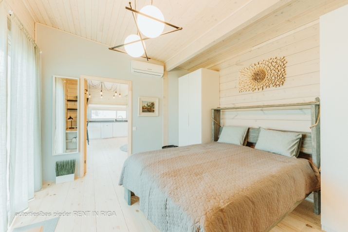 Sludinājumi. Jauna, pilnībā aprīkota brīvdienu māja ar 7 HA lielu zemi.  Ainaviska, skaista un neskarta vieta.  Cena: 79000 EUR Foto #5