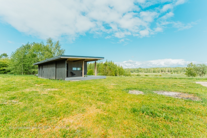 Sludinājumi. Jauna, pilnībā aprīkota brīvdienu māja ar 7 HA lielu zemi.  Ainaviska, skaista un neskarta vieta.  Cena: 79000 EUR Foto #9