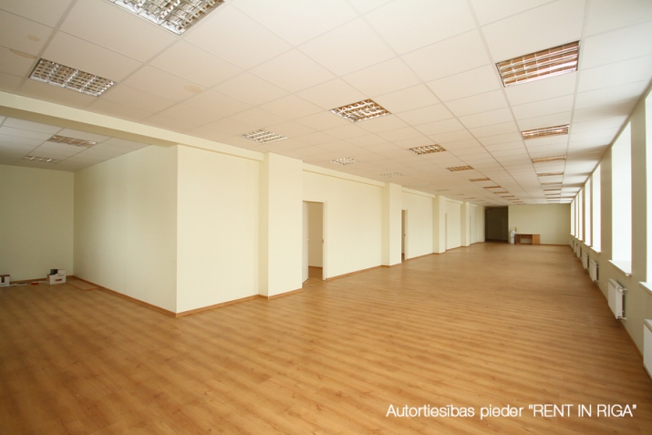 Объявление. Pilnībā autonomas un gaišas telpas, kuras piemērotas smalkajai ražošanai, birojam vai noliktavai.  Цена: 1200 EUR/мес. Foto #1