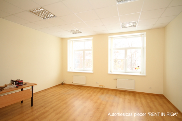 Объявление. Pilnībā autonomas un gaišas telpas, kuras piemērotas smalkajai ražošanai, birojam vai noliktavai.  Цена: 1200 EUR/мес. Foto #4