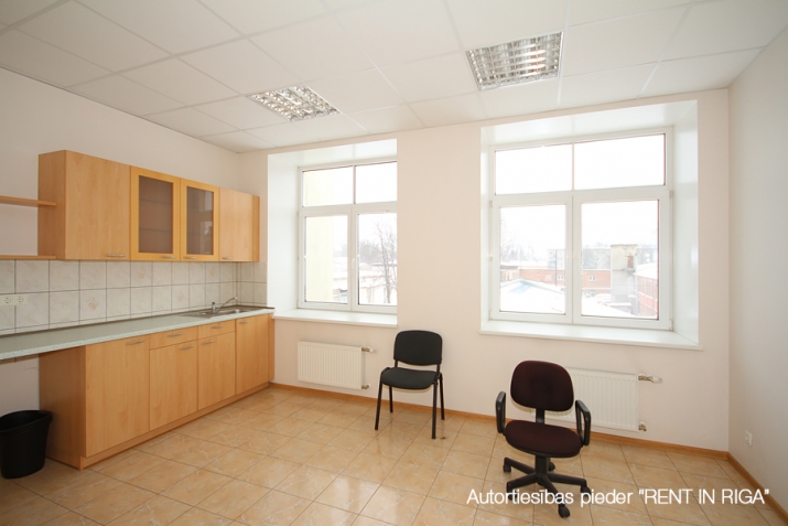 Объявление. Pilnībā autonomas un gaišas telpas, kuras piemērotas smalkajai ražošanai, birojam vai noliktavai.  Цена: 1200 EUR/мес. Foto #5